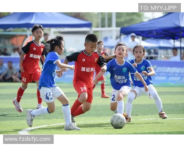 智能拼足球引领未来体育新潮流助力青少年全面发展